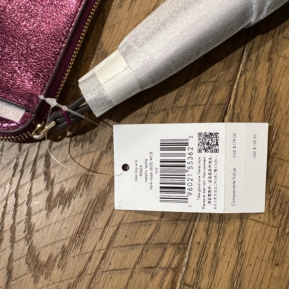 NWT Kate spade wristlet - Picture 3 of 4